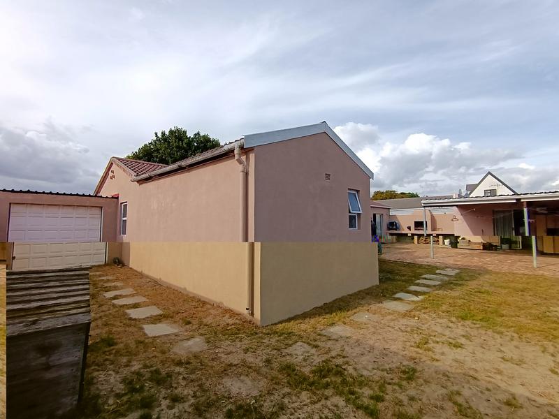 4 Bedroom Property for Sale in Bothasig Western Cape